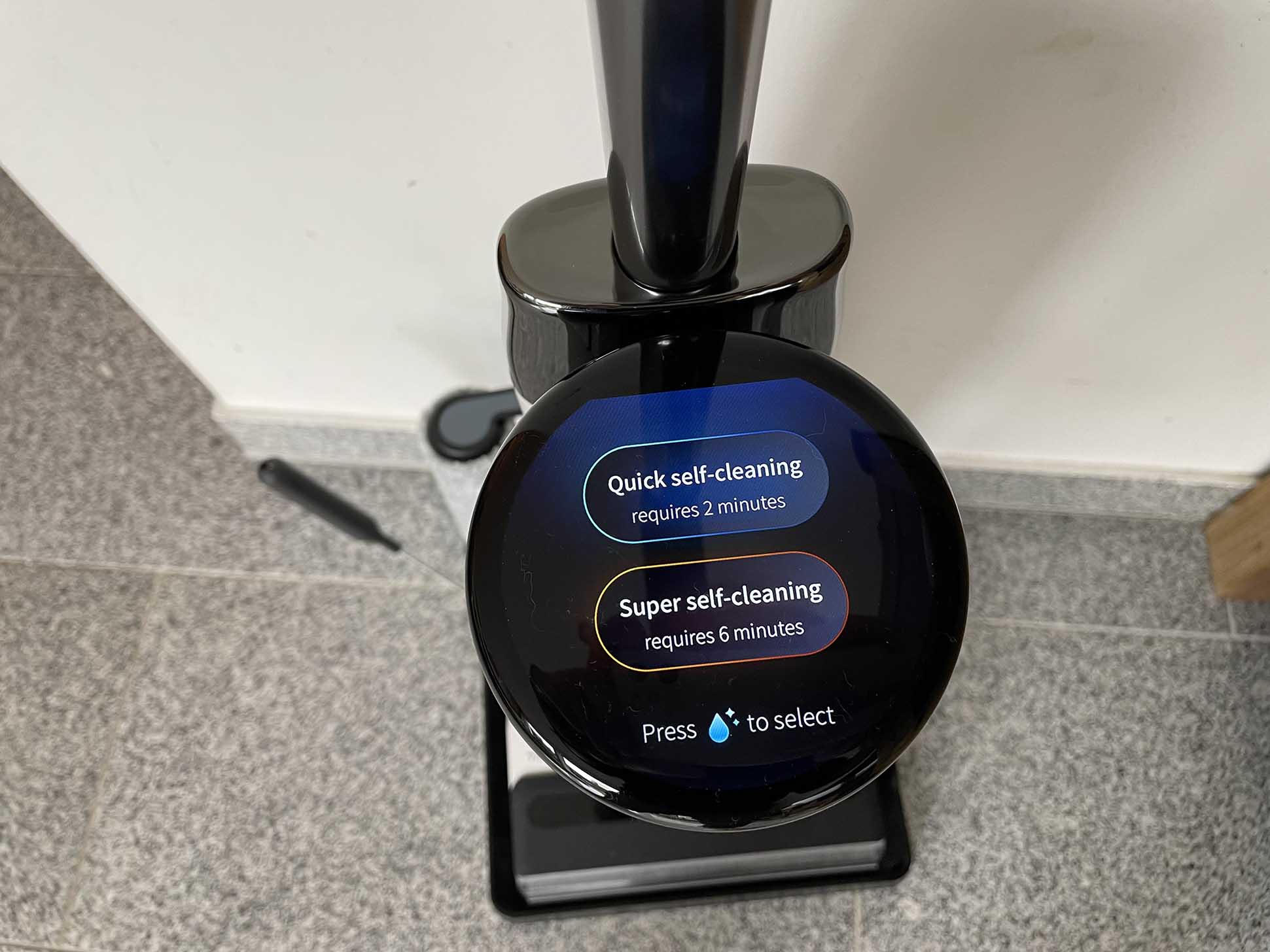 Tineco Floor One S7 Pro bei der Selbstreinigung